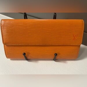 LV EPI WALLET ORANGE